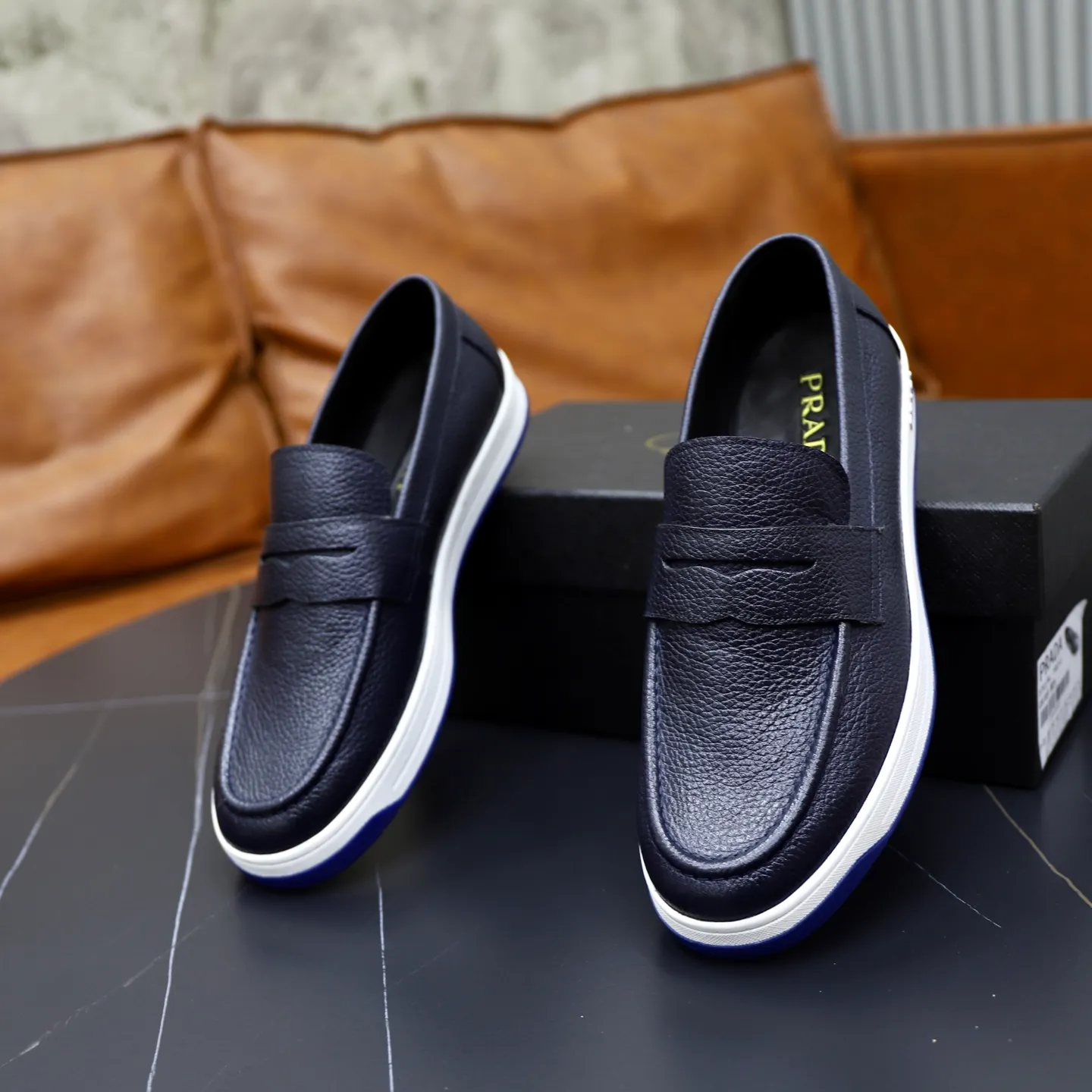 Factory price: 💰640 Prada classic men’s lace-up casual shoes | Imported cowhide upper | Upper stitching layered design, light and breathable | Soft and comfortable | Decorated with PRADA letters on the side | Distinctive sports style, showing the brand style | Lightweight concave and convex pattern rubber soles | Matched with cowhide foot pad lining | Excellent foot feel, fashionable and elegant | Size: 38-44 (45 customized)